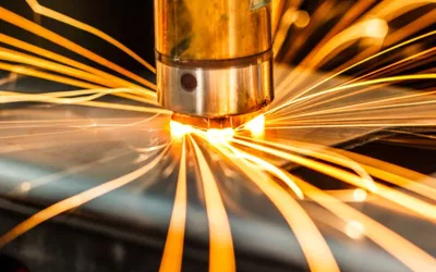 Réindustrialisation : la France devra former 100 000 soudeurs